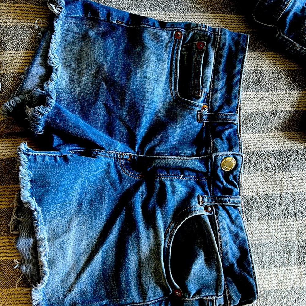 AMERICAN EAGLE junior jean shorty shorts